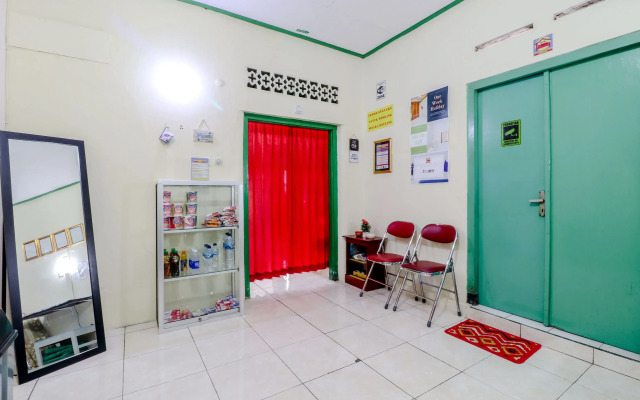 Bahagia Sederhana Home Stay - Hostel by ZUZU