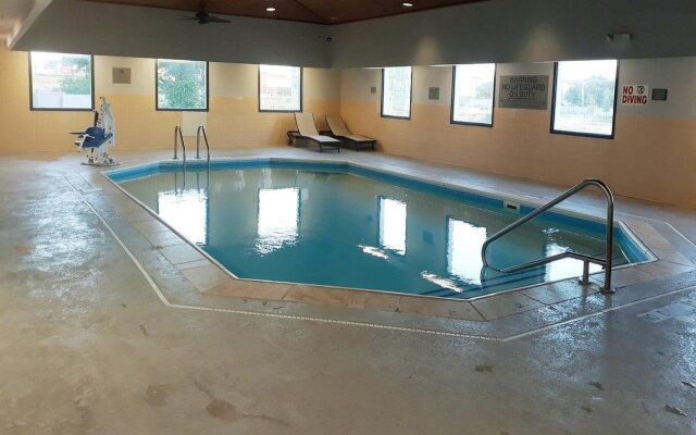 Country Inn & Suites by Radisson, DFW Airport South, TX