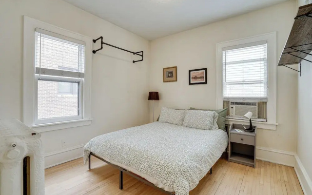 Bright Minneapolis Apartment - 1 Mi to Downtown!