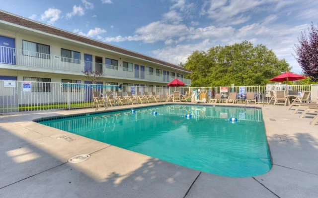 Motel 6 Troutdale, OR - Portland East