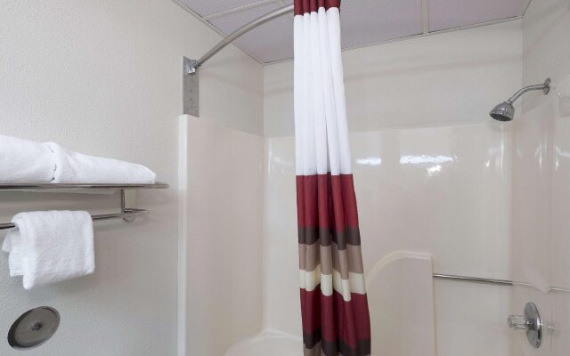 Bearcat Inn and Suites