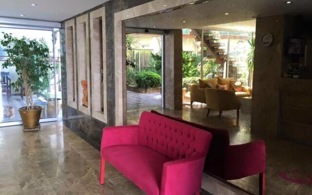 Marin-A Hotel