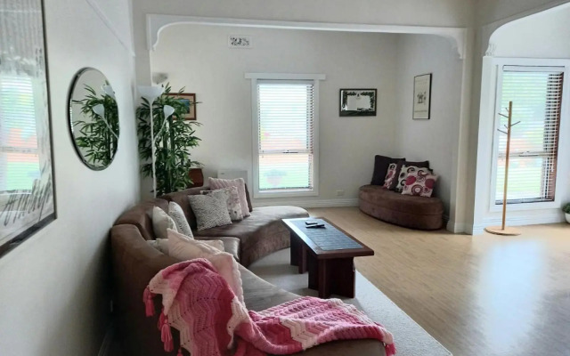 Ocean Aspect and Central to CBD - CoSheirm Apartments On Merri