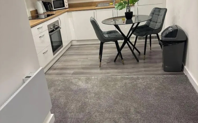 Bright & Cozy Hull Stay