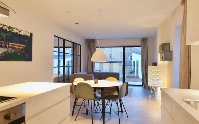 Fantastic Apartment w French Balcony