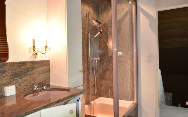 Cozy Apartment in Sarn near Forest