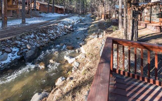 A Stones Thoreau - Two Bedroom Cabin with Hot Tub
