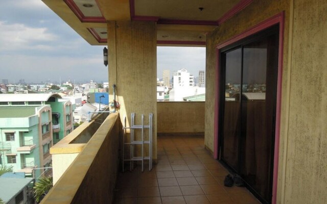 Pink Manila Hostel