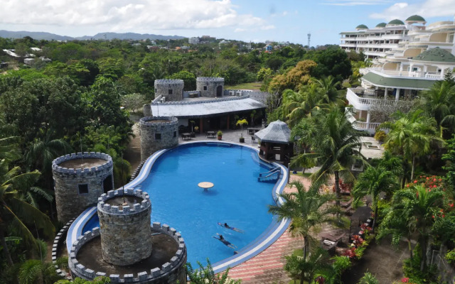 Lingganay Boracay Hotel Resort