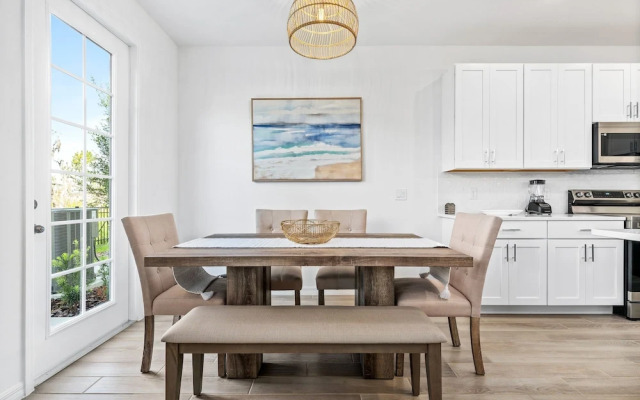 Lovely Townhome Sleeps 8 Eve101