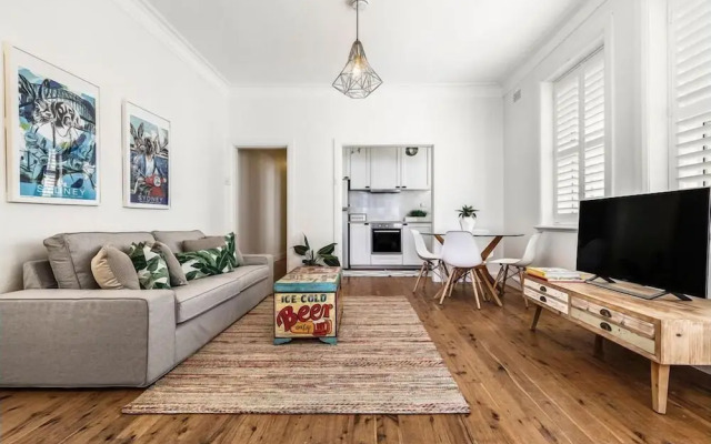 Bright Beachside Apartment in Bondi