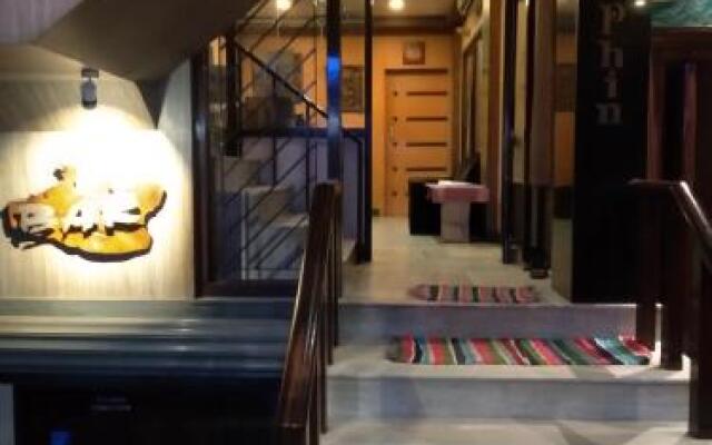 Dolphin Hotel