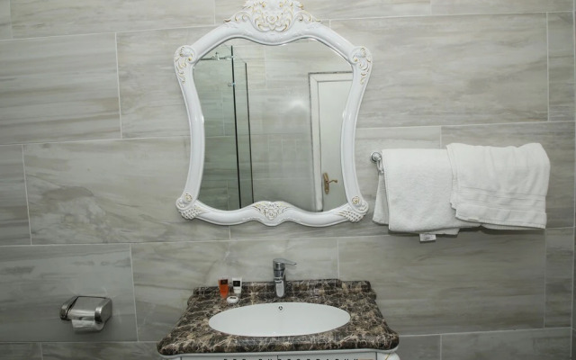 PoshLux Executive Hotel