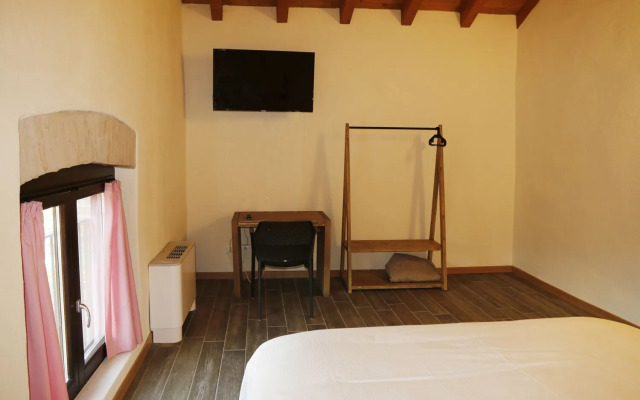 Smart Rooms & Restaurant