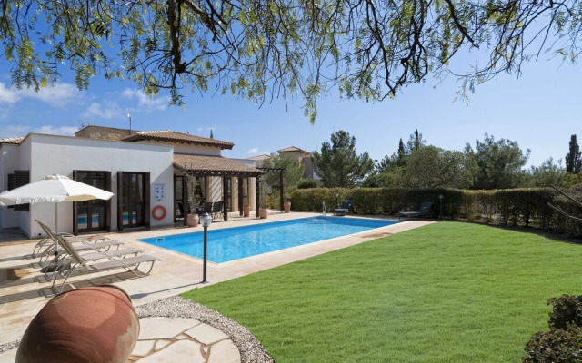 3 bedroom villa Dionysos 373 with private pool and pretty garden, Peaceful location within Aphrodite Hills Resort