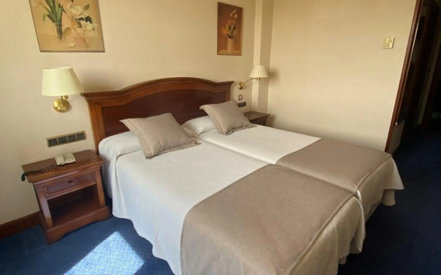 Hotel Villa De Almazan