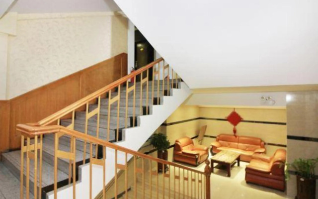 Zhuhai Pohu Hotel (Mingzhu Station)