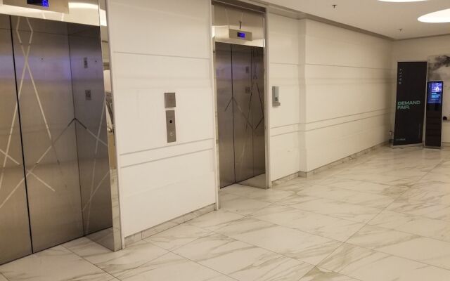 TopLine Suites - Ice Condos