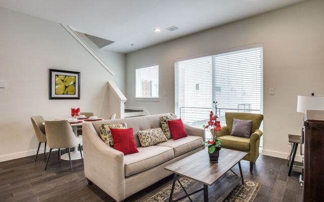 Upscale 2 bedroom Dallas TownHome