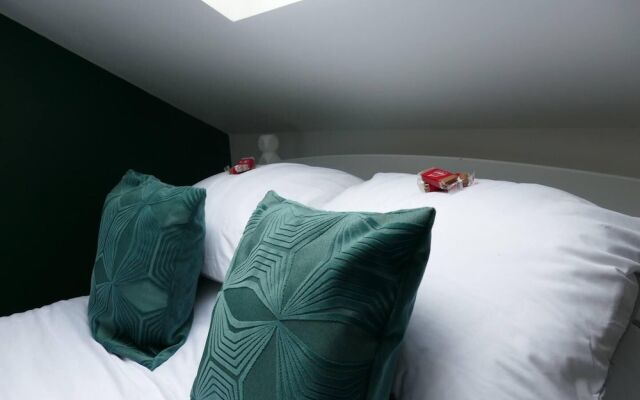 Vibrant 6 bed Stylish Home in Heart of Southsea