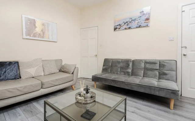 Spacious 4-bedroom Manchester Retreat With Garden