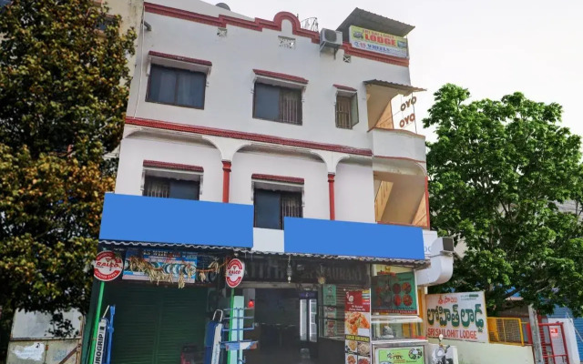 Spot On 804524 Sri Sai Lohith Lodge