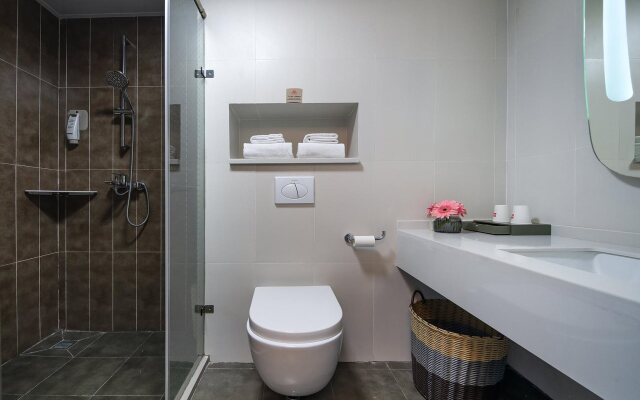 Ibis E'meishan Railway Station Hotel