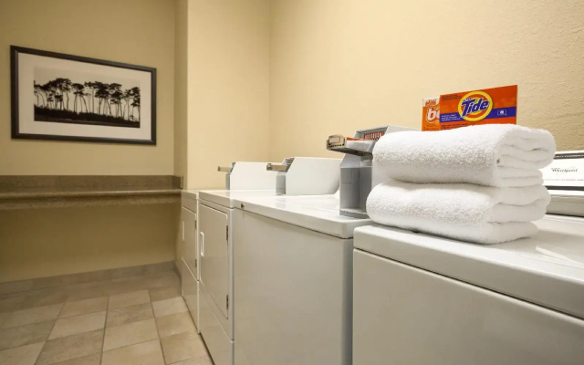 Country Inn & Suites by Radisson Bismarck Waterpark