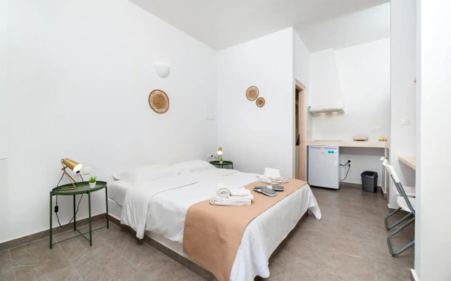 Thallos Cave House and Apartments