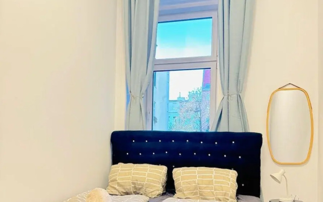 9BR Apt for 18P Walk to Augarten