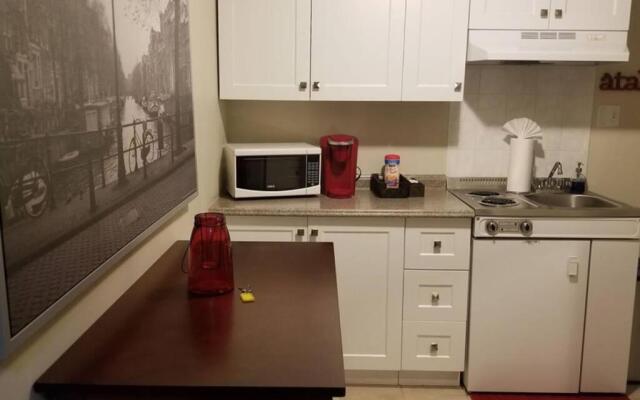 Cozy 1-BDR Suite #20 by Amazing Property Rentals