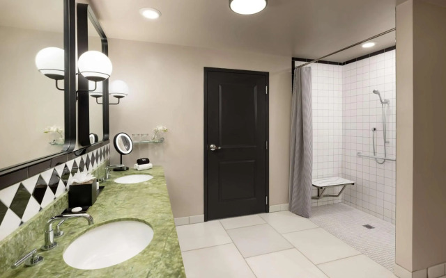 The Candler Hotel Atlanta, Curio Collection by Hilton