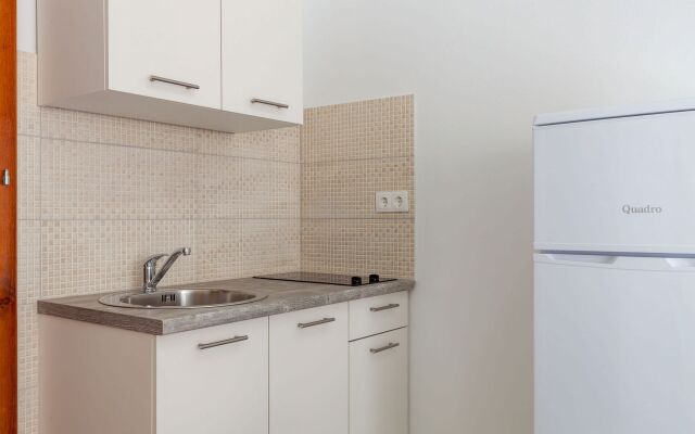 Apartment Ana - free parking: A5 Stanici, Riviera Omis