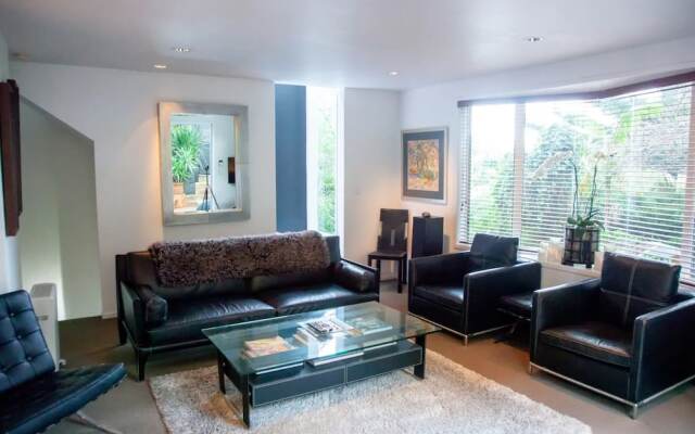 Bright 2 Bedroom Townhouse in Central Parnell