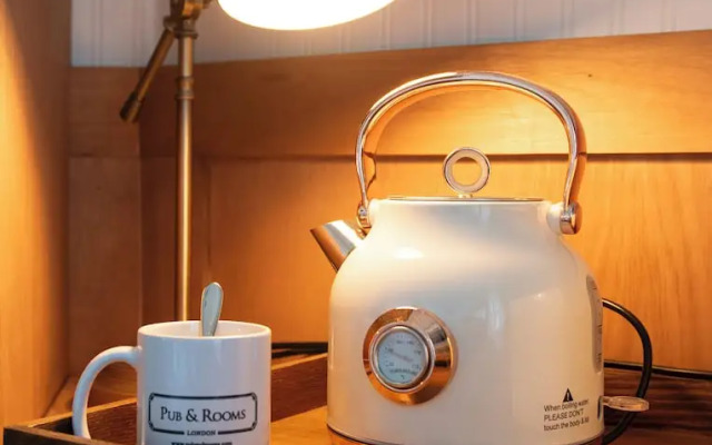 The Old Farmhouse Pub & Rooms