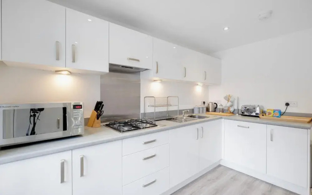 Modern 5 Bedroom 3 Bath Hse Aylesbury