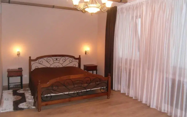 SOFI DE LYuKS, gostinichno-restorannyy kompleks