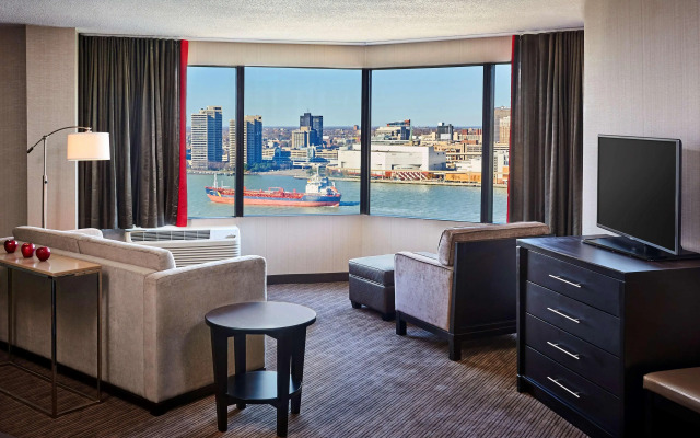 DoubleTree by Hilton Windsor Hotel & Suites