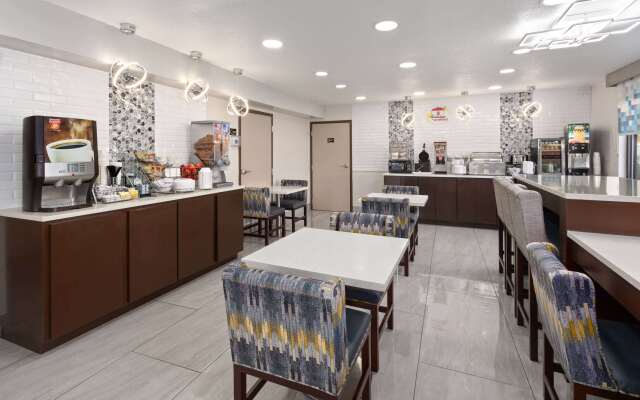 Super 8 by Wyndham Prattville Montgomery