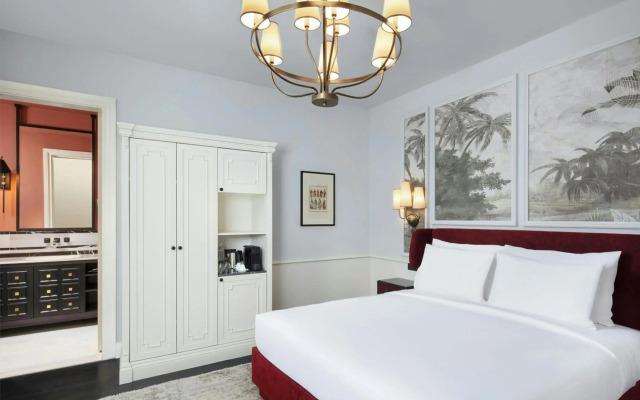 Adahan DeCamondo Pera, Autograph Collection