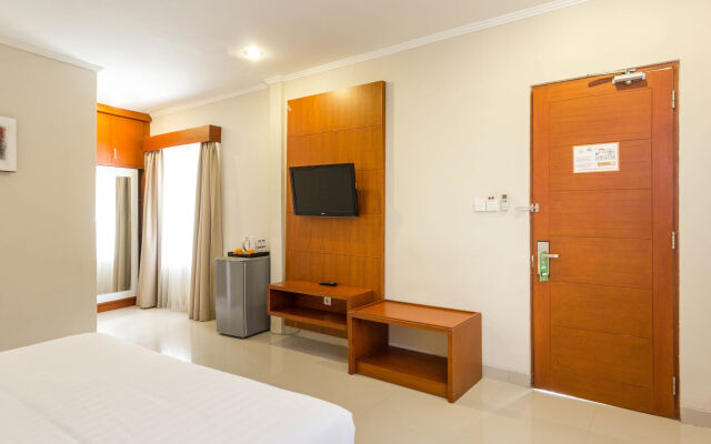 RedDoorz Plus Near Sanur Beach 2