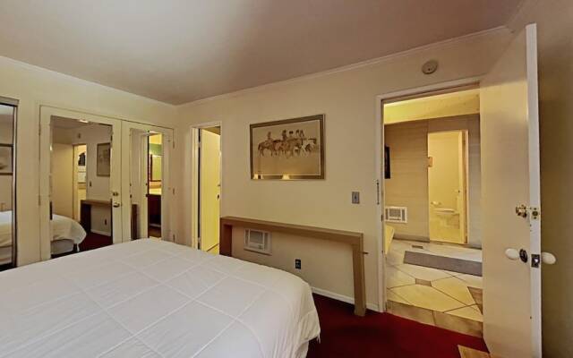 Comfortable 4 Bedroom Condo In the Heart of the Resort by RedAwning