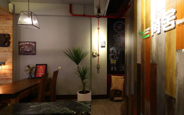 Corner House - Hostel