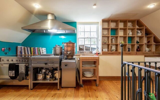 Stunning Luxury Duplex With Hot Tub and Aircon