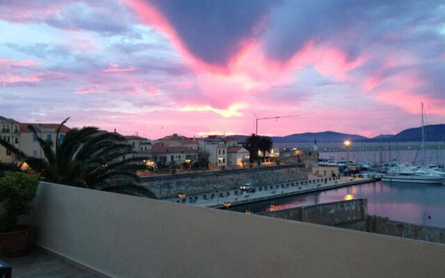 La Terrazza Sul Porto - Guest House