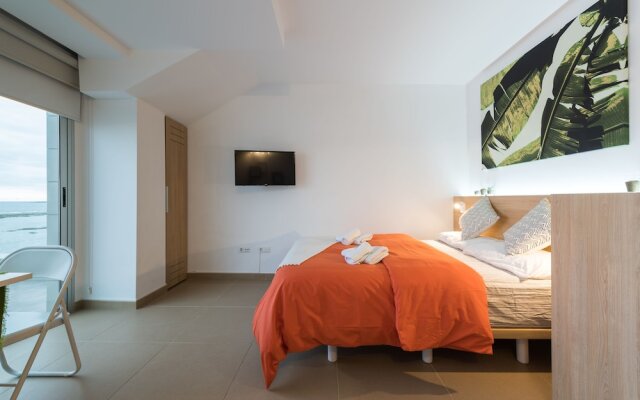 FRONT LINE SUITE BEACH by Living Las Canteras