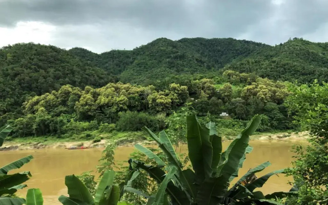 Mekong Riverside Lodge