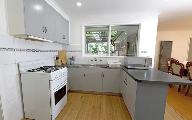 Melbourne 4BRM Staycation Parkside