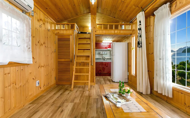 Geoje Forest Pinetree Pension