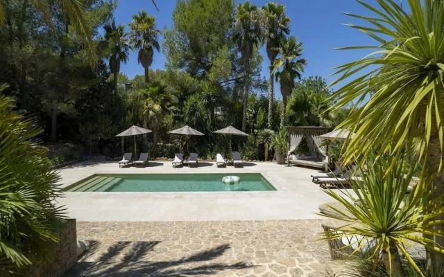 Holiday Home With Wooden-beamed Patio